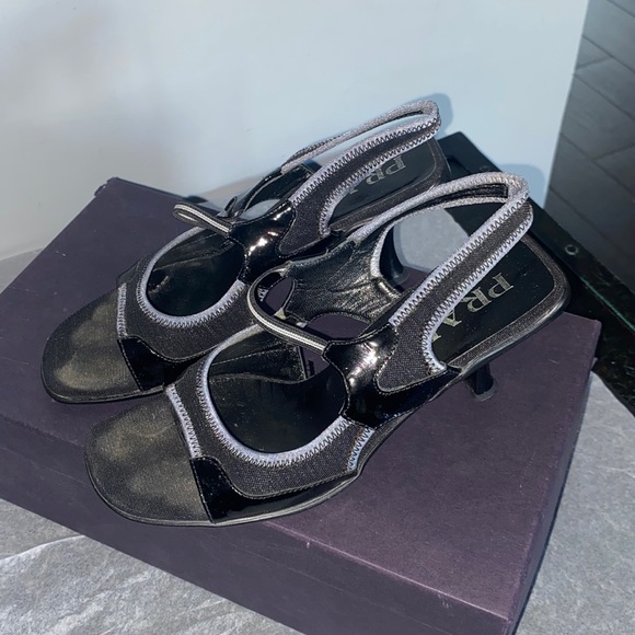 Vintage Prada sandal with black and a little gray trim in size 5 - Picture 1 of 13